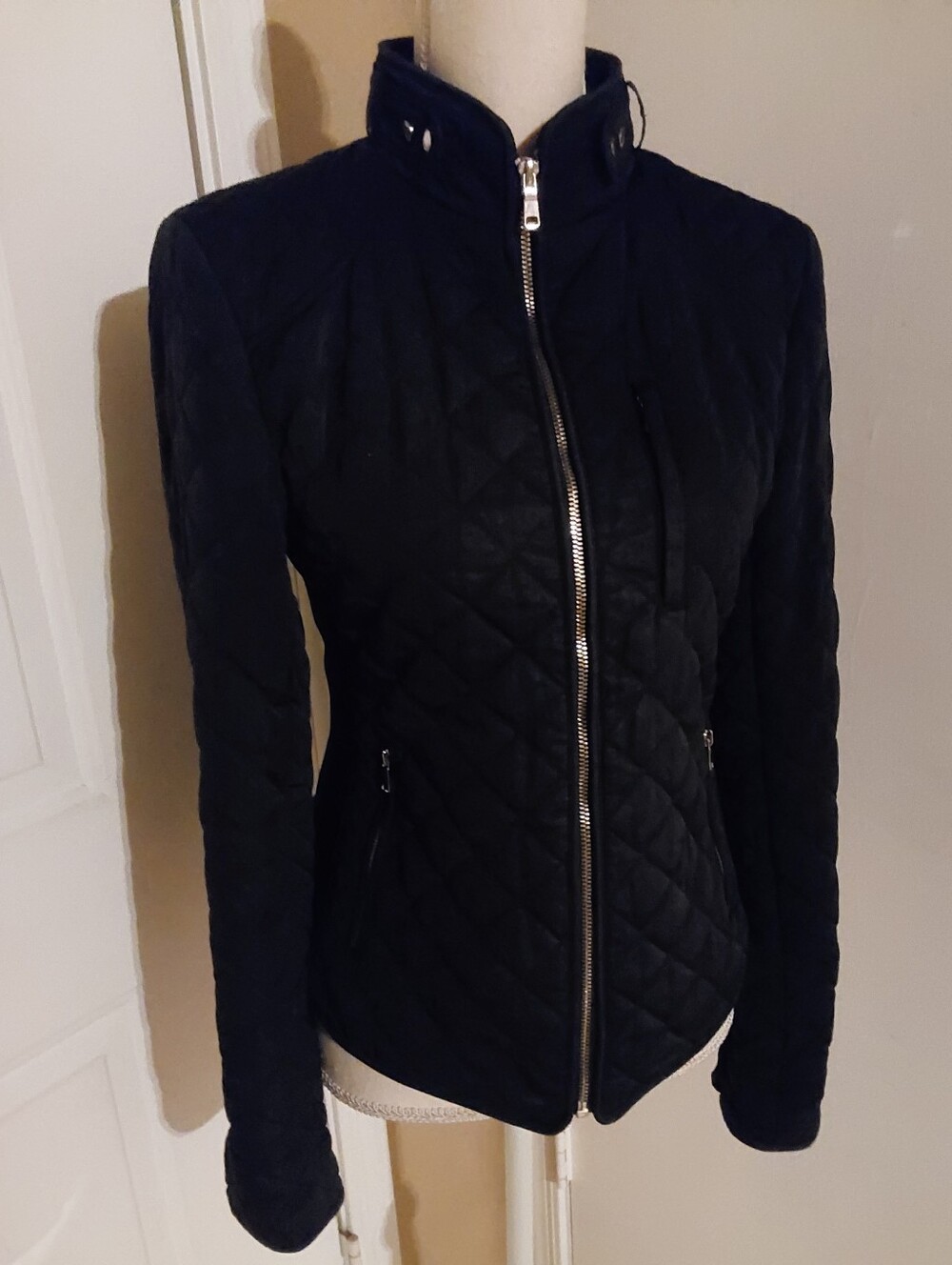 🌺 Like New ZARA Black Quilted Zip-Front Women's Jacket